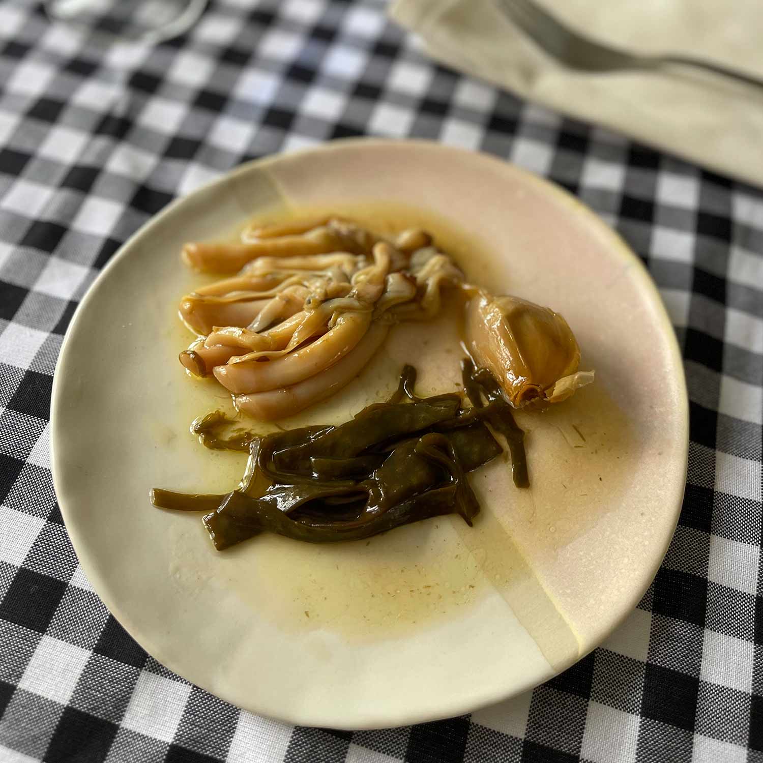 Porto-Muiños Razor Clams in Garlic Sauce with Sea Spaghetti - Image 5